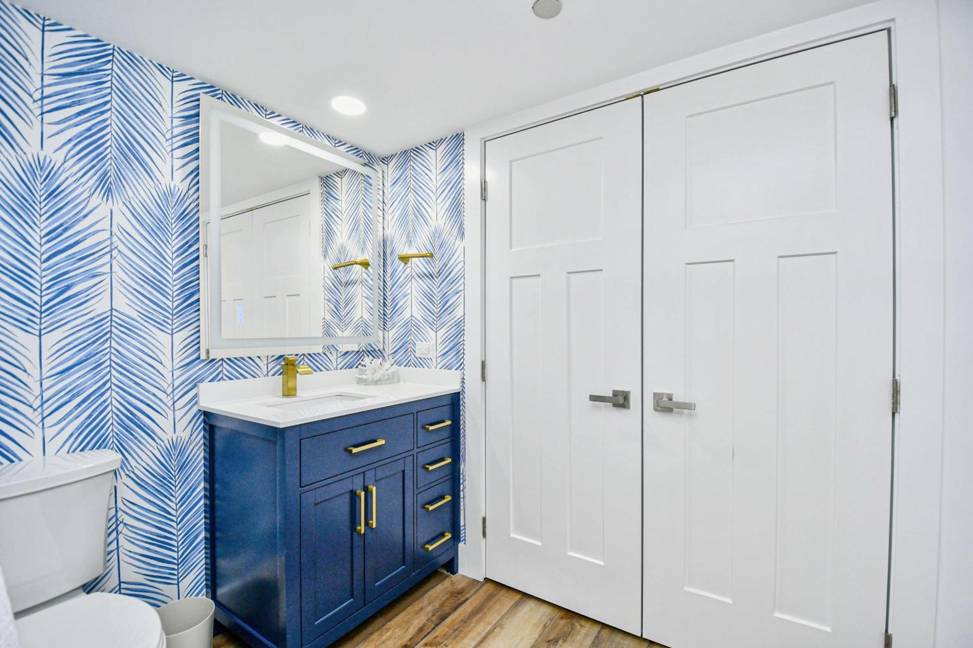Apartment Remodeled, Open Airy Condo, With Full Access , 1706 Brighton *