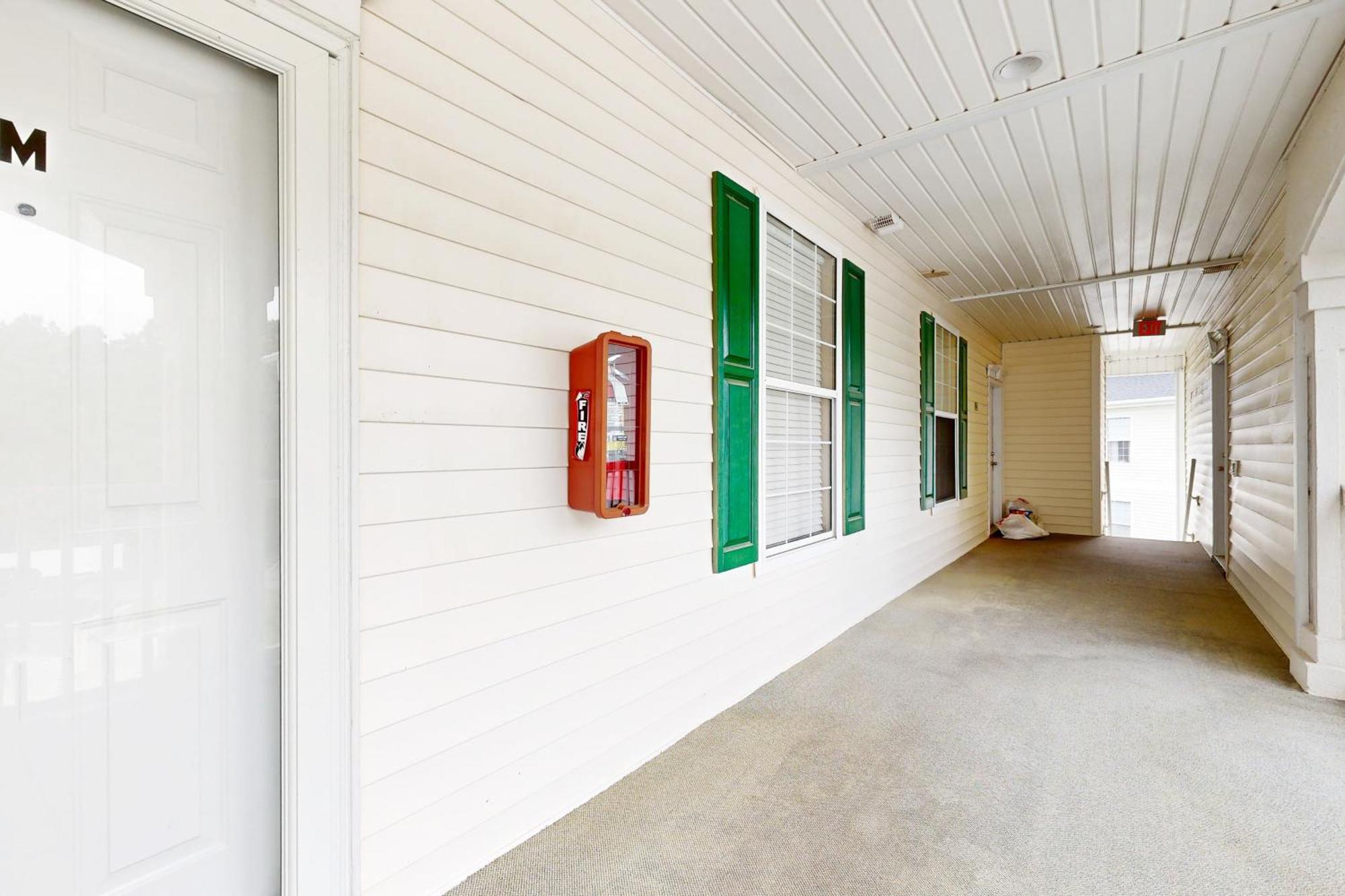 Golf Course Getaway Apartment *