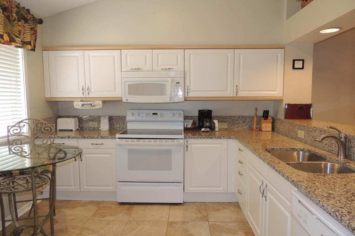 Walk To The Beach Cozy 2br Outdoor Pool! *