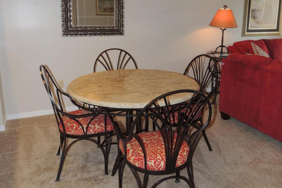 Walk To The Beach Cozy 2br Outdoor Pool! Holiday home Myrtle Beach