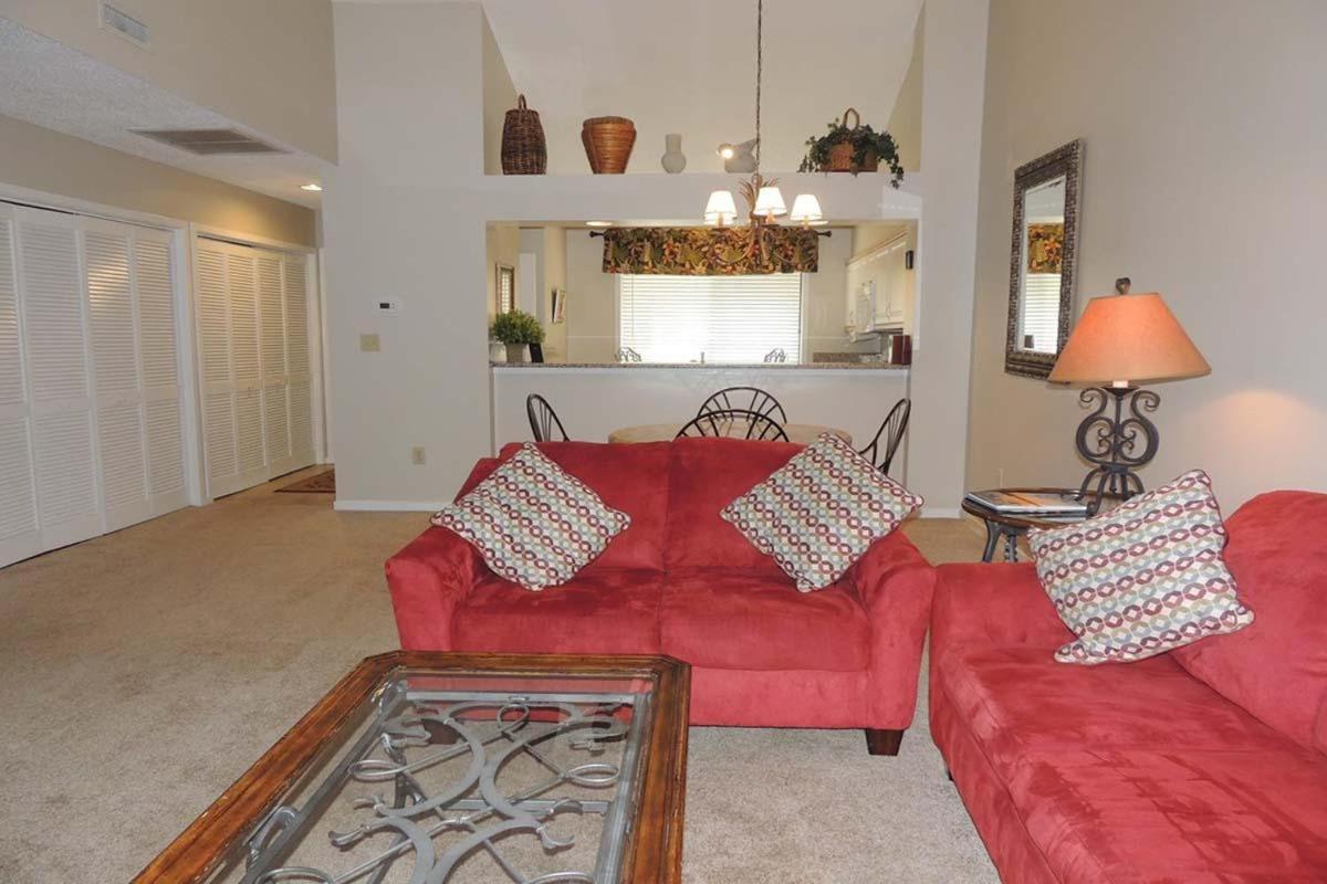 Holiday home Walk To The Beach Cozy 2br Outdoor Pool!