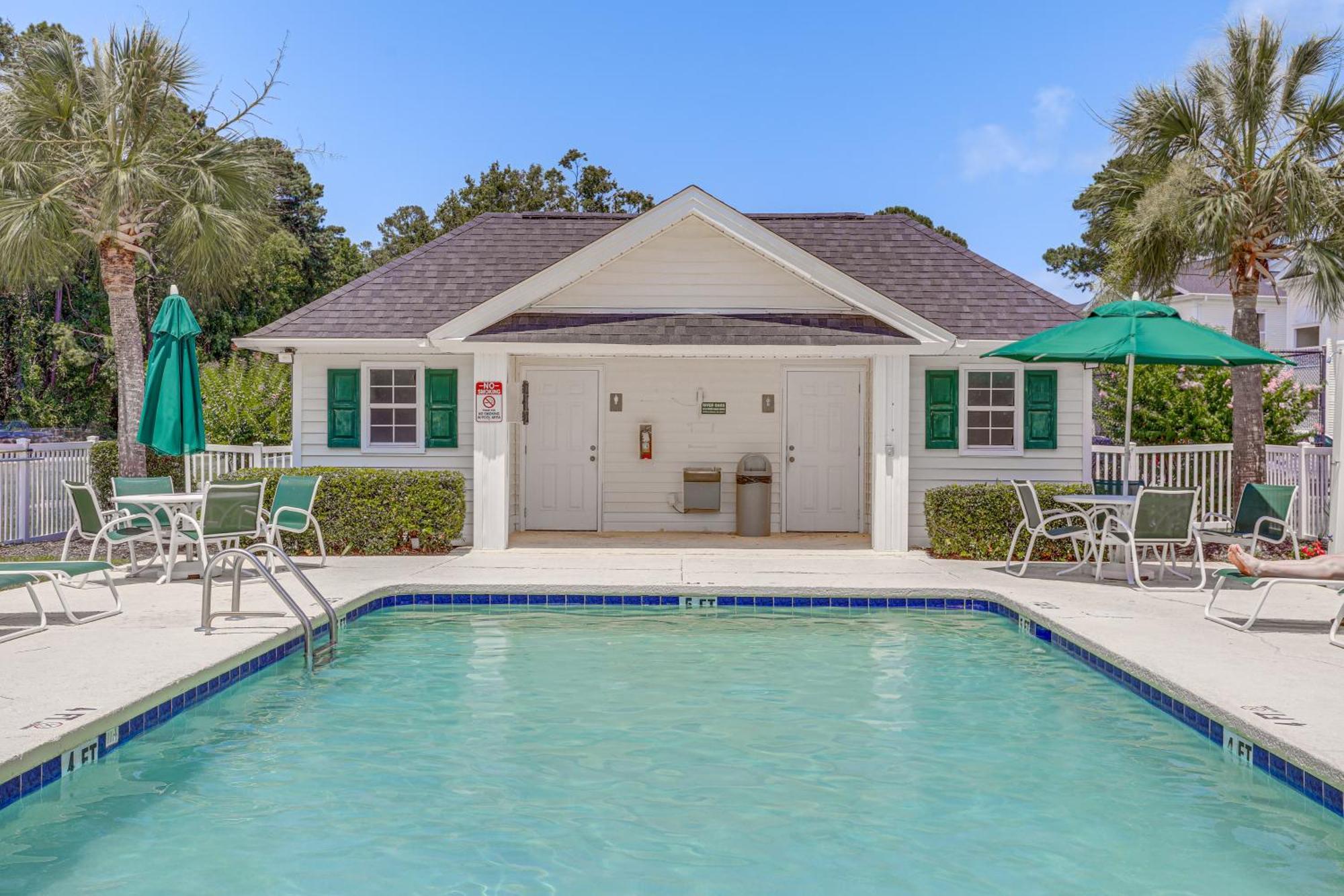 Bright Myrtle With Amenities! Myrtle Beach