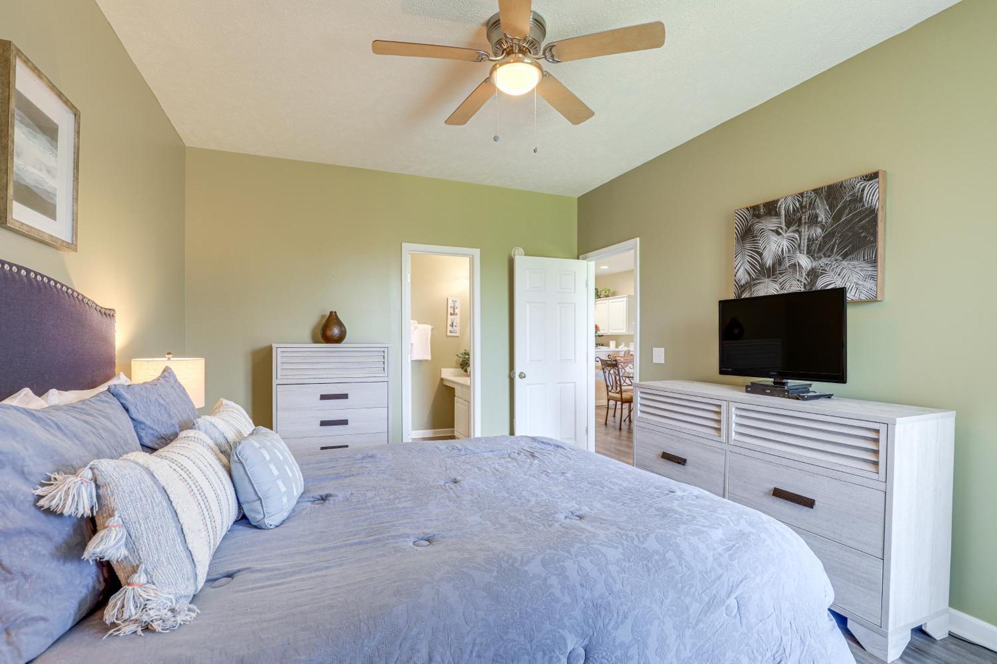 Bright Myrtle With Amenities! Myrtle Beach
