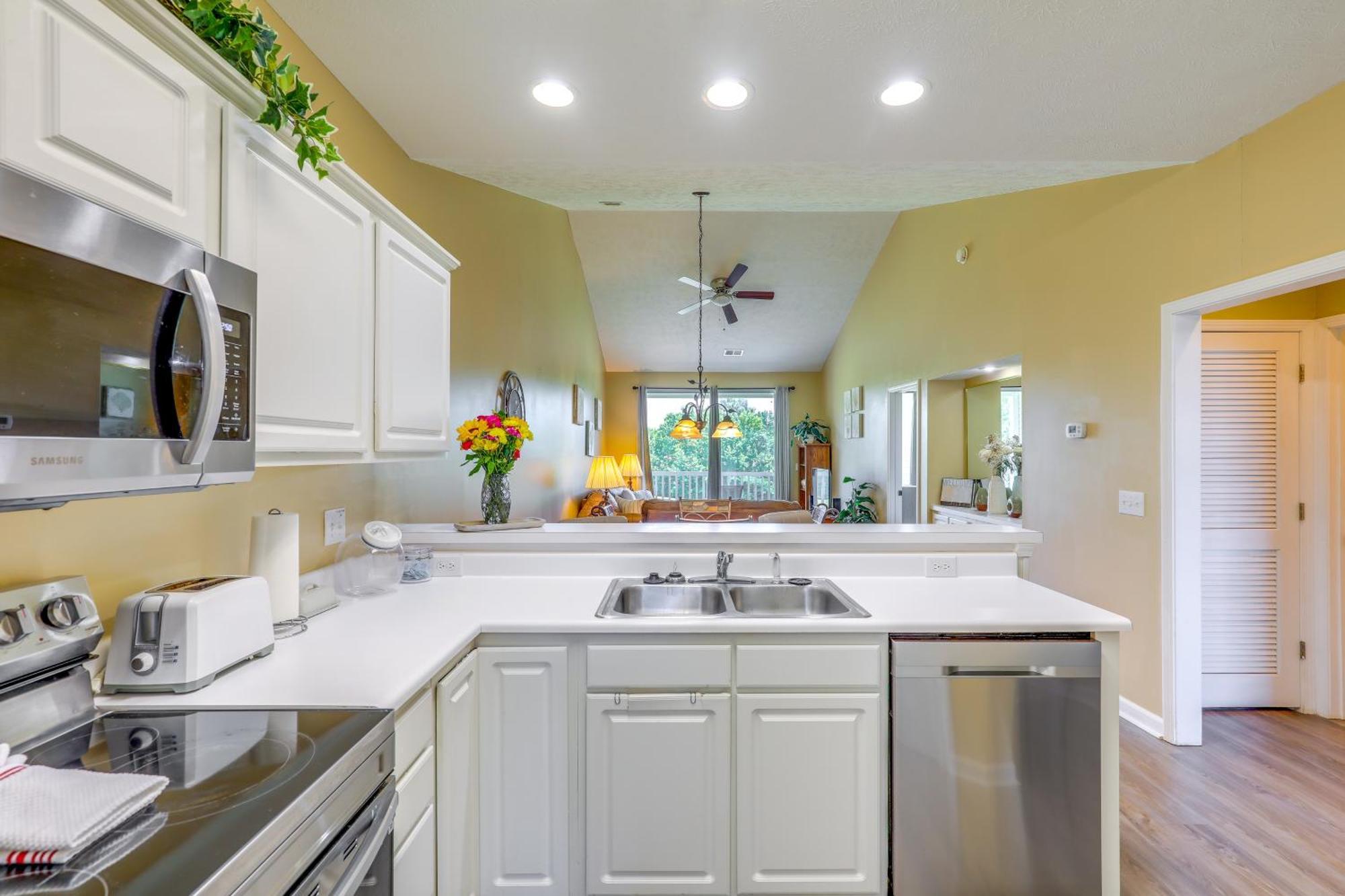 Bright Myrtle With Amenities! * Myrtle Beach