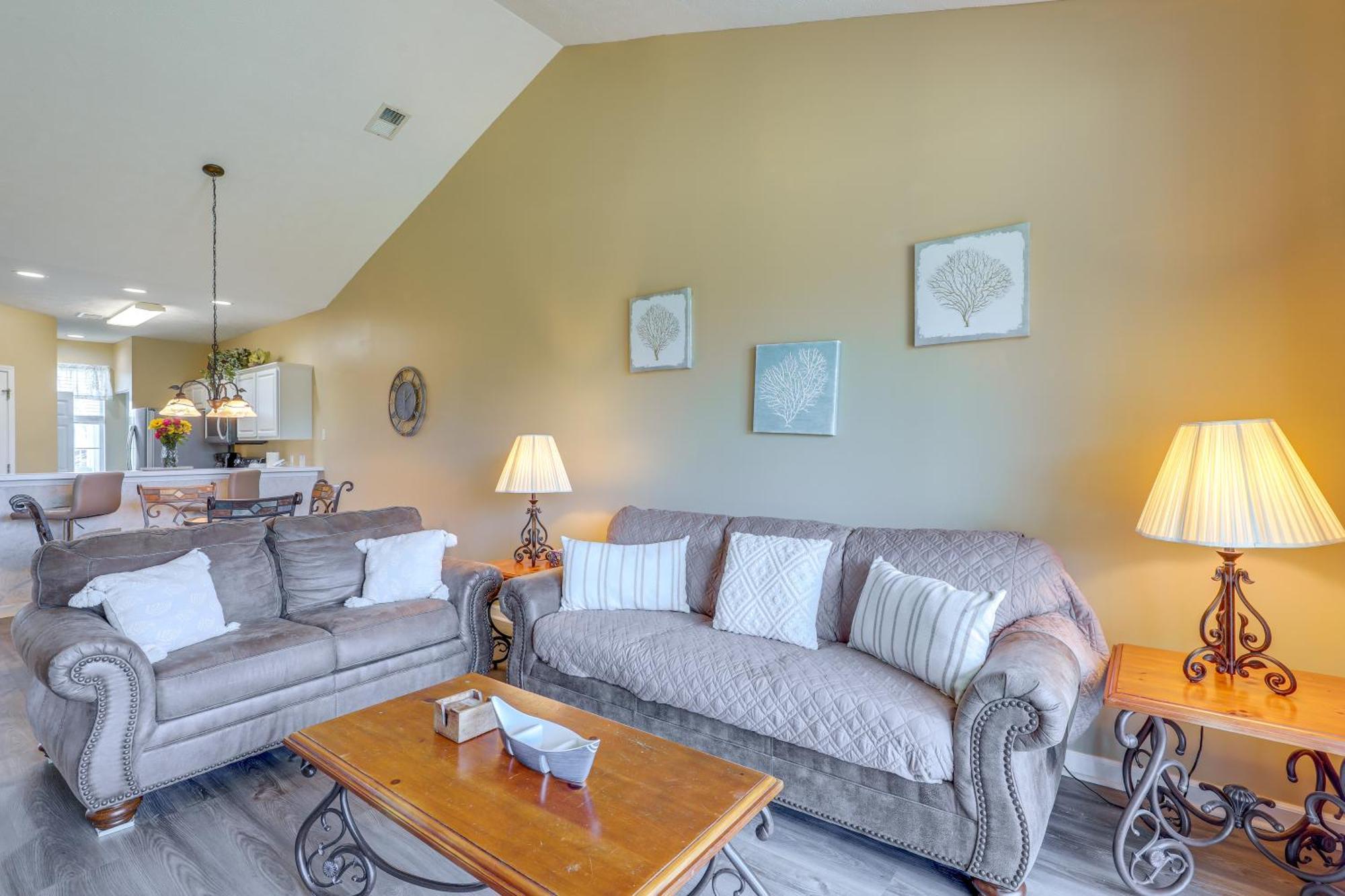 Bright Myrtle With Amenities!