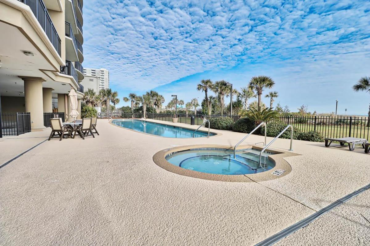 Oversized 3-bedroom Floorplan With Amazing Panoramic Views