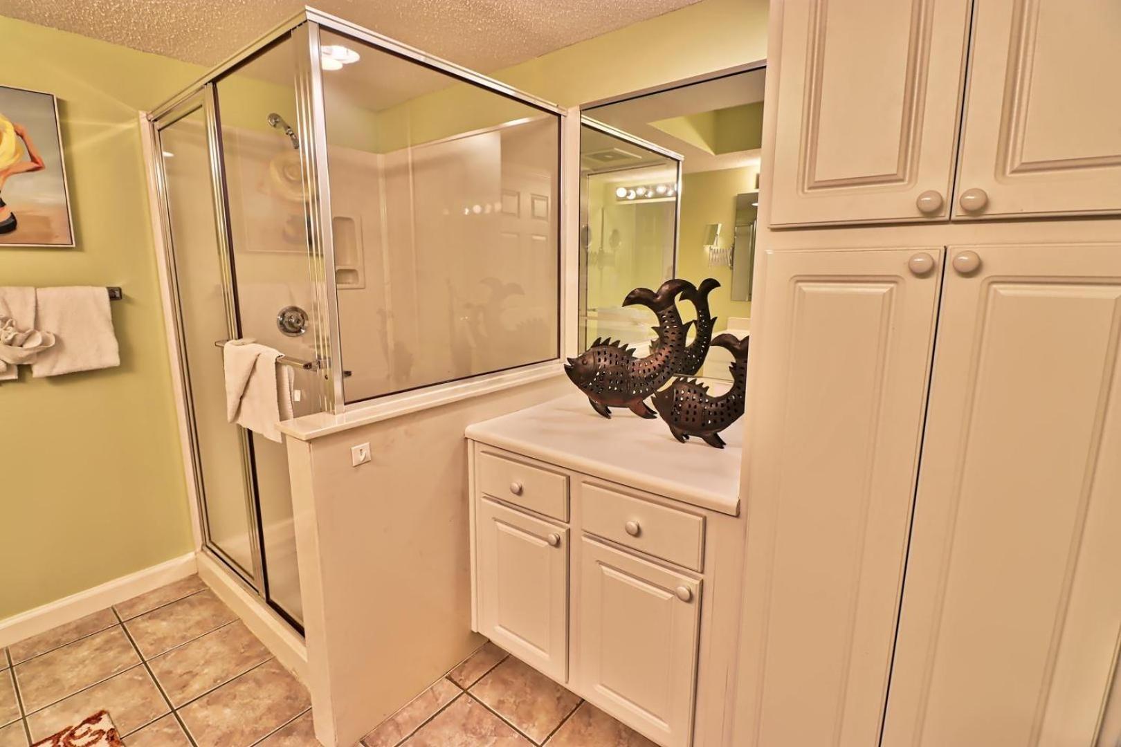Luxurious, Oceanfront Condo, Spectacular Views, Beachfront, Wifi, Pools, Monthly Holiday home *