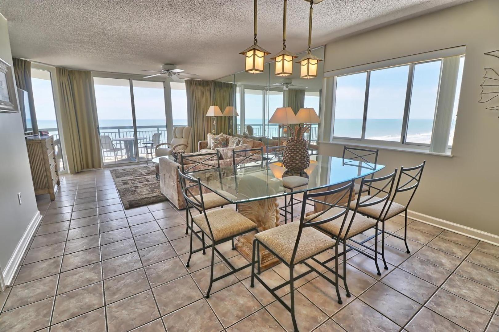 Holiday home Luxurious, Oceanfront Condo, Spectacular Views, Beachfront, Wifi, Pools, Monthly *