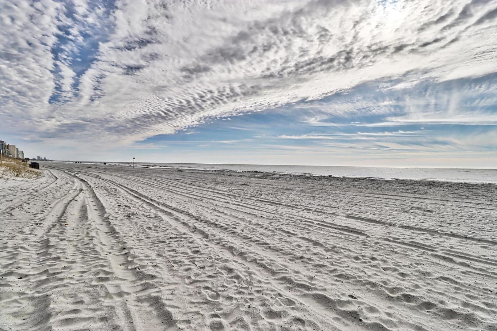 Luxurious, Oceanfront Condo, Spectacular Views, Beachfront, Wifi, Pools, Monthly * Myrtle Beach