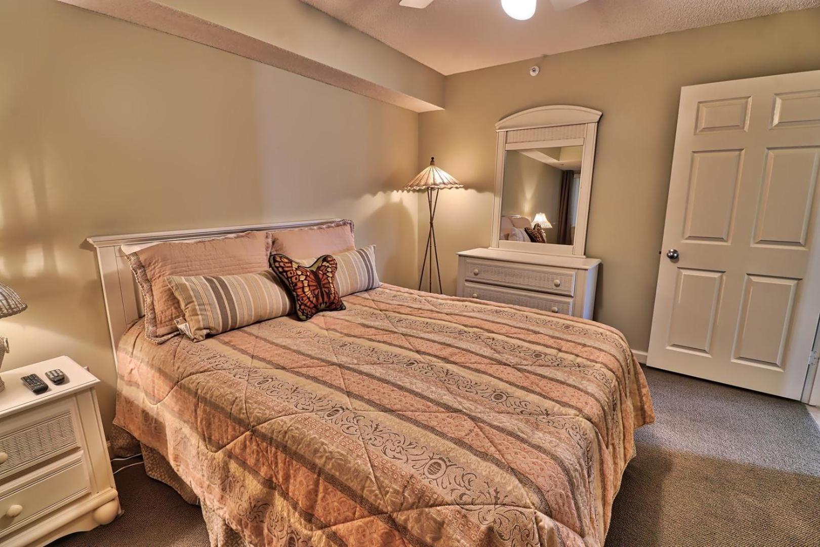 Luxurious, Oceanfront Condo, Spectacular Views, Beachfront, Wifi, Pools, Monthly Holiday home *