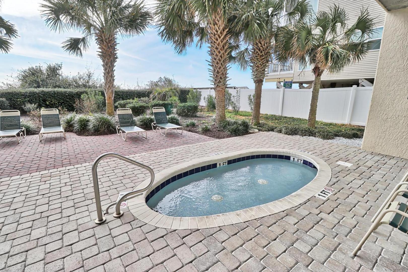 Holiday home Luxurious, Oceanfront Condo, Spectacular Views, Beachfront, Wifi, Pools, Monthly *