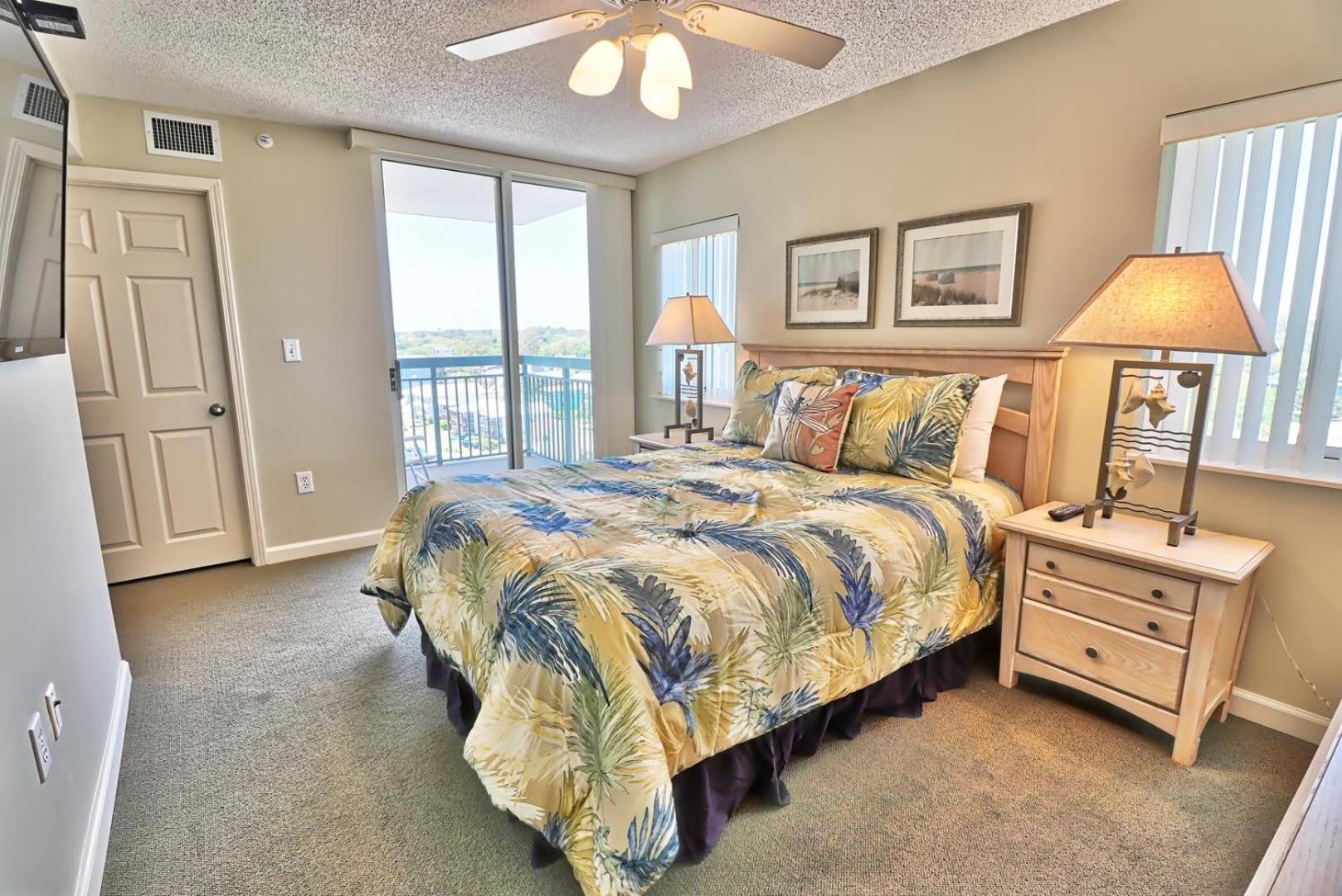 Luxurious, Oceanfront Condo, Spectacular Views, Beachfront, Wifi, Pools, Monthly Holiday home *