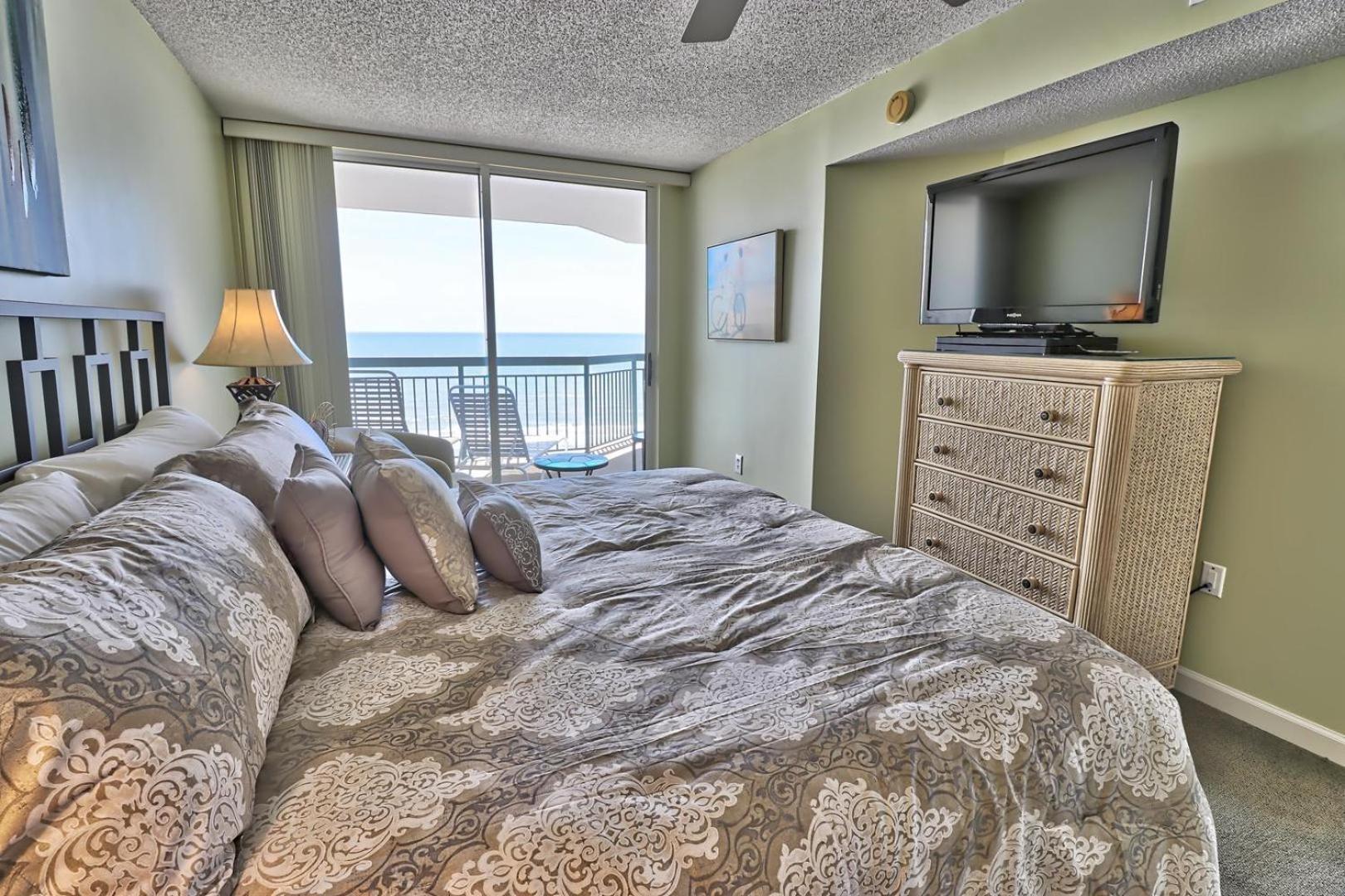 Holiday home Luxurious, Oceanfront Condo, Spectacular Views, Beachfront, Wifi, Pools, Monthly *