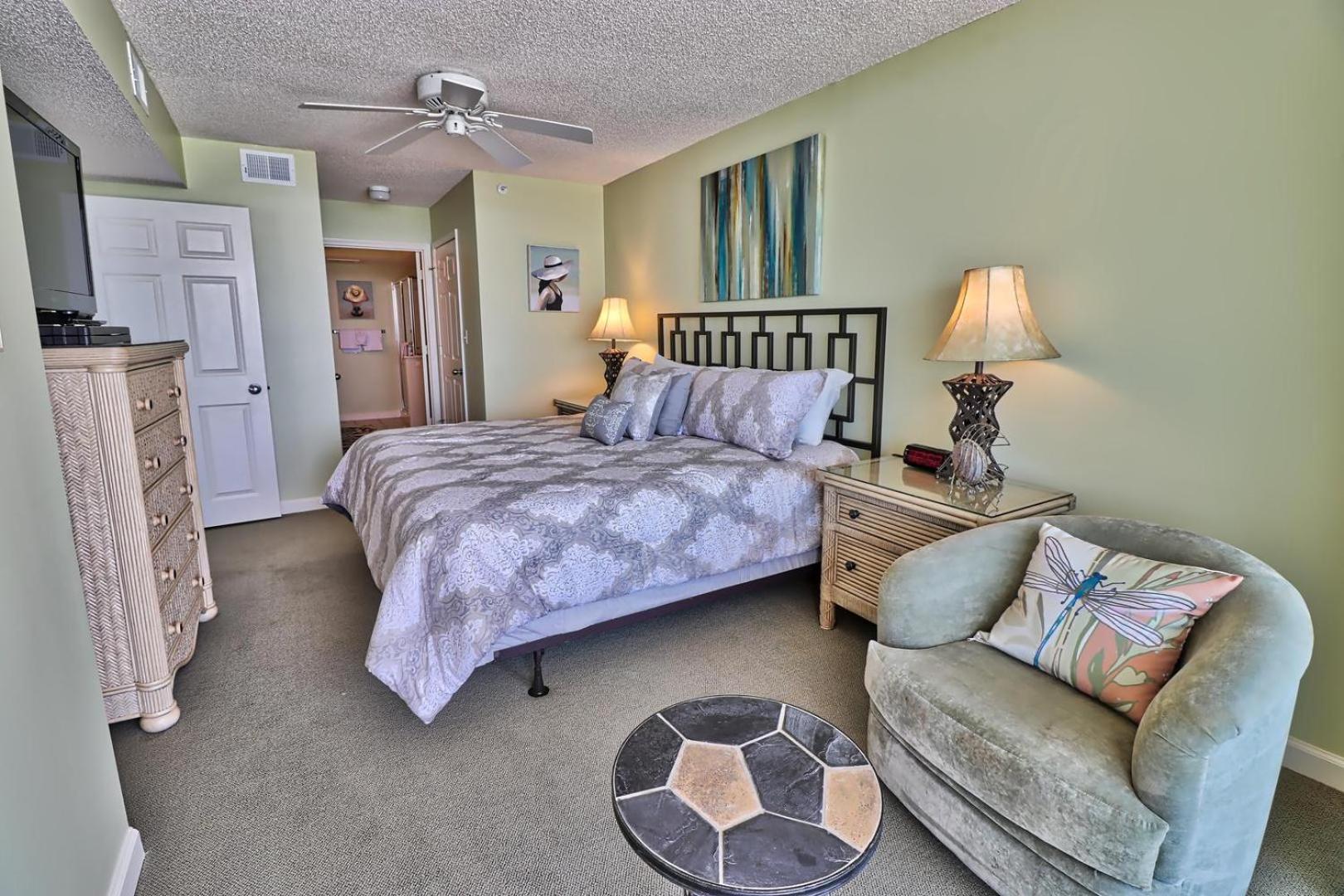 Luxurious, Oceanfront Condo, Spectacular Views, Beachfront, Wifi, Pools, Monthly Holiday home Myrtle Beach