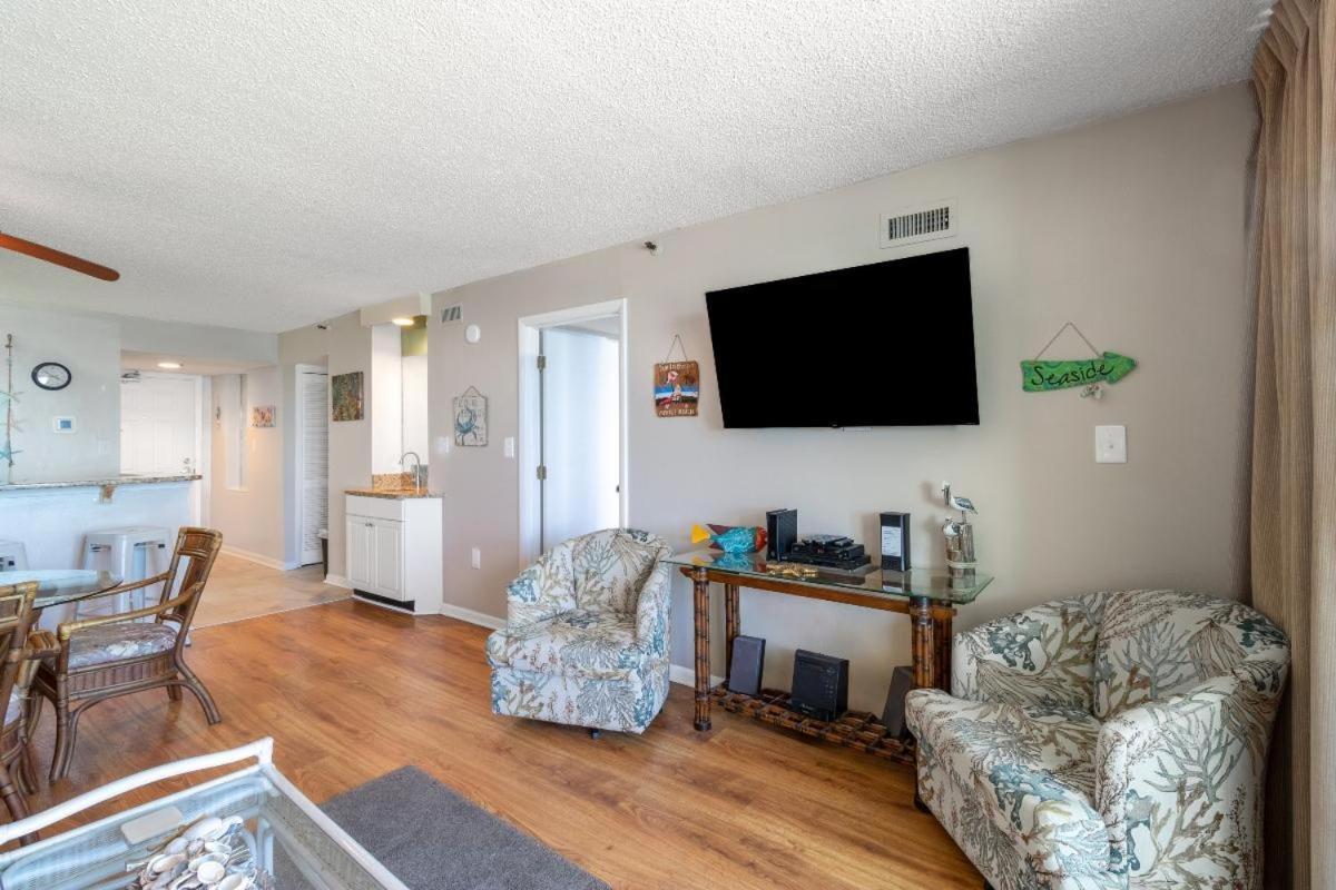 Seawinds, Oceanfront, 2 Bedroom , Indoor Pool, Hot Tub Holiday home *