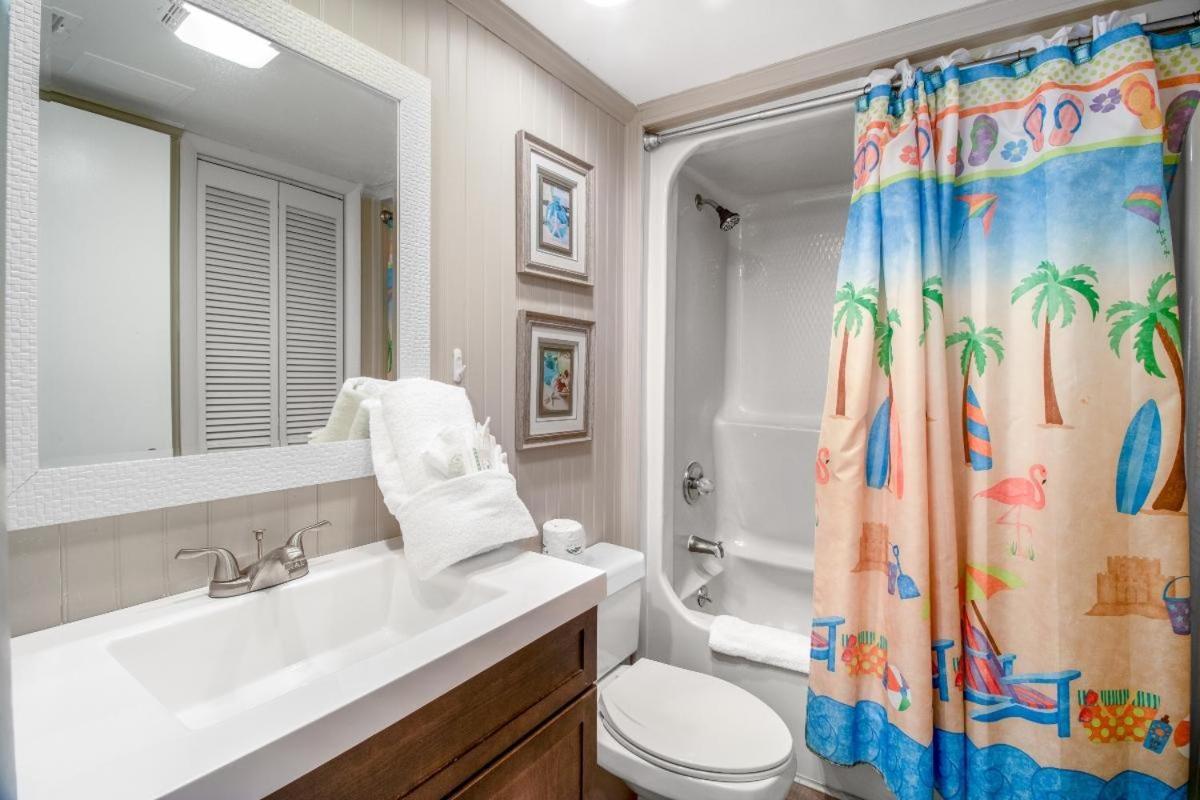 Holiday home Seawinds, Oceanfront, 2 Bedroom , Indoor Pool, Hot Tub *