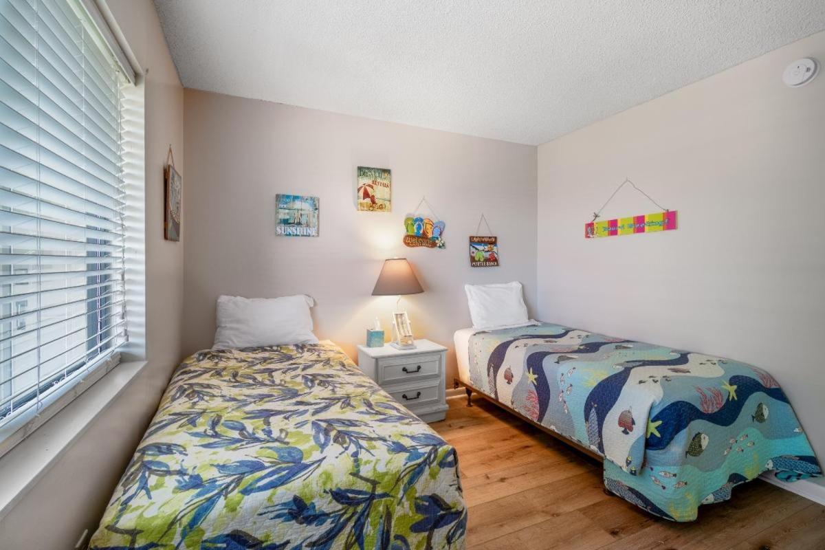 Seawinds, Oceanfront, 2 Bedroom , Indoor Pool, Hot Tub Holiday home Myrtle Beach