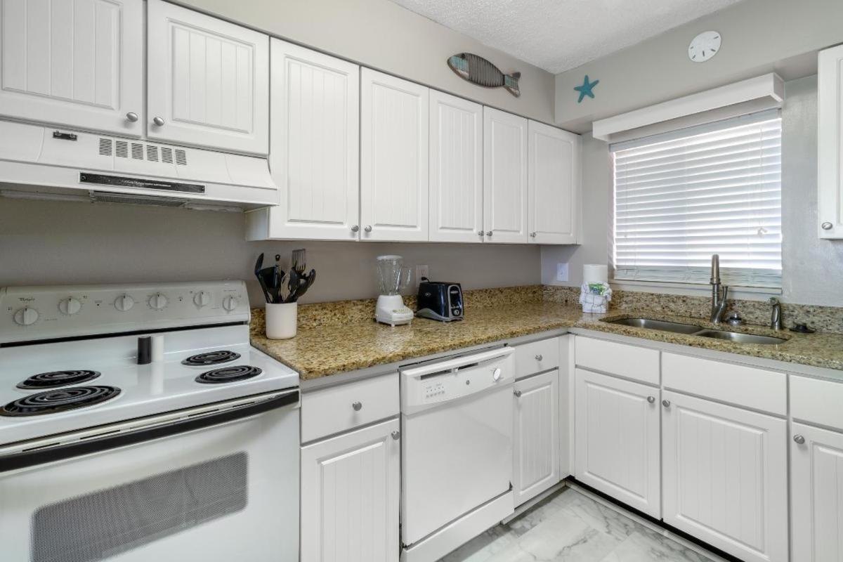 Seawinds, Oceanfront, 2 Bedroom , Indoor Pool, Hot Tub * Myrtle Beach