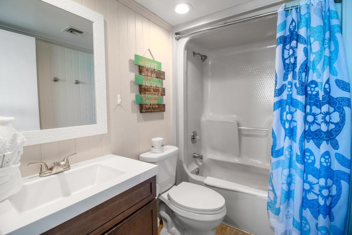 Seawinds, Oceanfront, 2 Bedroom , Indoor Pool, Hot Tub Holiday home
