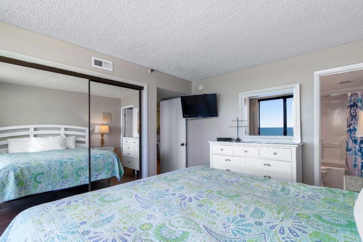 Seawinds, Oceanfront, 2 Bedroom , Indoor Pool, Hot Tub Holiday home *