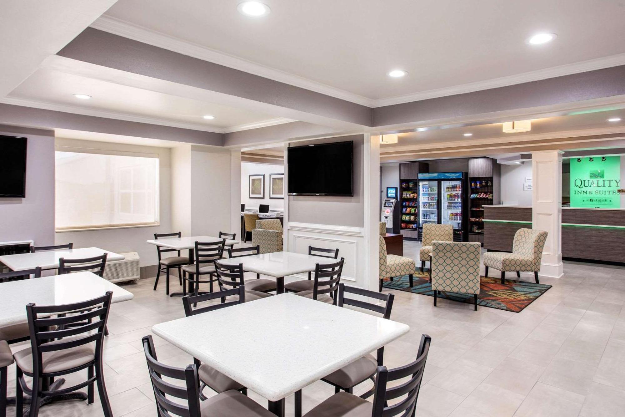 Quality & Myrtle Near Outlets Hotel 2*