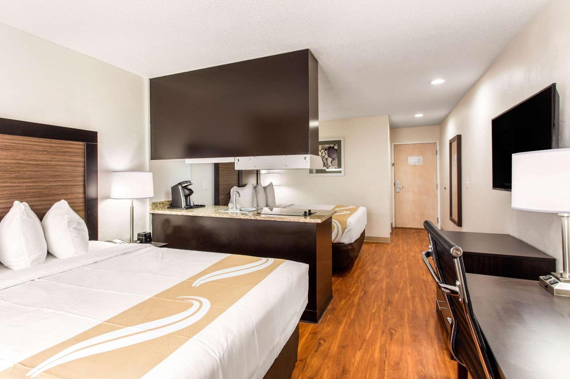 Quality & Myrtle Near Outlets Hotel 2*