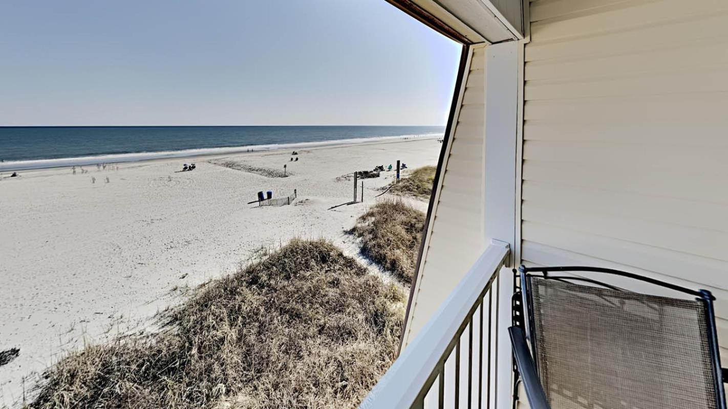 Holiday home Beachfront With An Outdoor Pool Bbq Area *