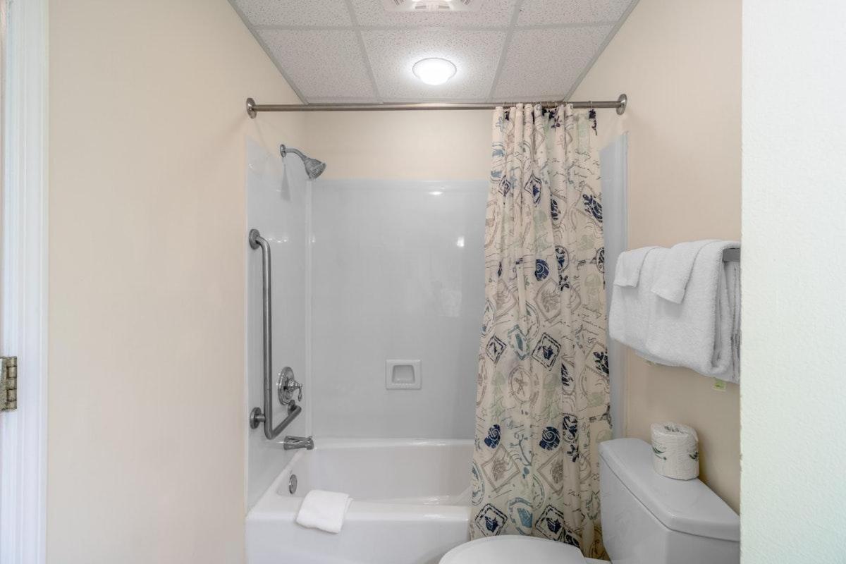 Family Friendly Ocean View Condo, Beachfront Building, Pool And Wifi Included, M