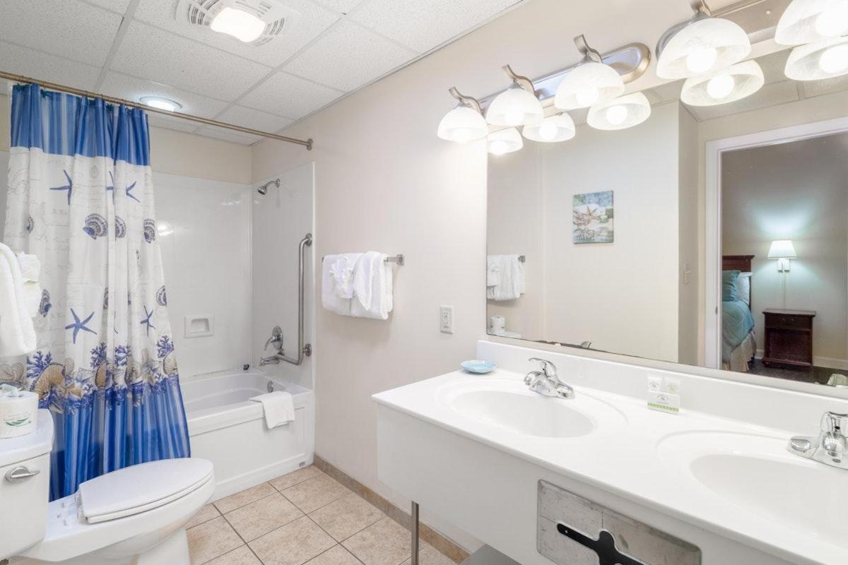 Family Friendly Ocean View Condo, Beachfront Building, Pool And Wifi Included, M Holiday home Myrtle Beach