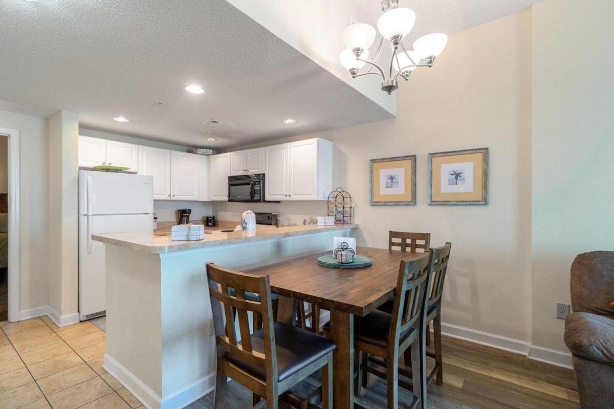 Holiday home Family Friendly Ocean View Condo, Beachfront Building, Pool And Wifi Included, M Myrtle Beach