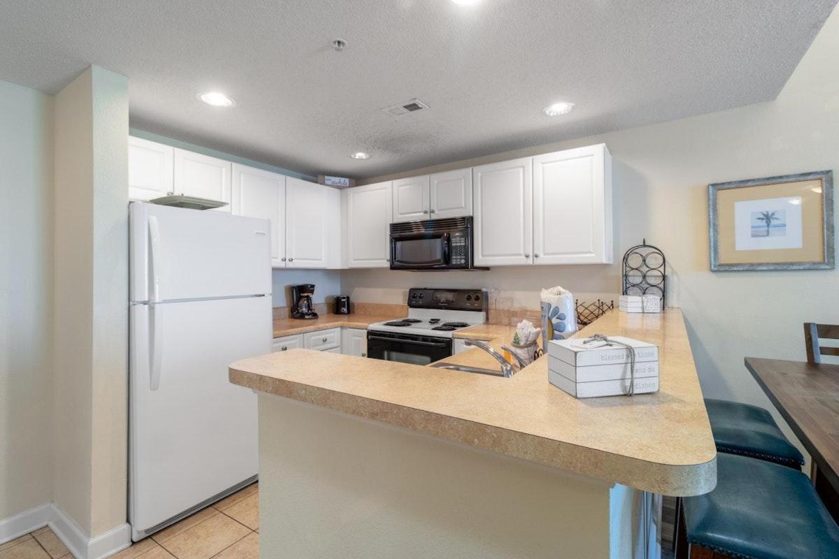 Family Friendly Ocean View Condo, Beachfront Building, Pool And Wifi Included, M