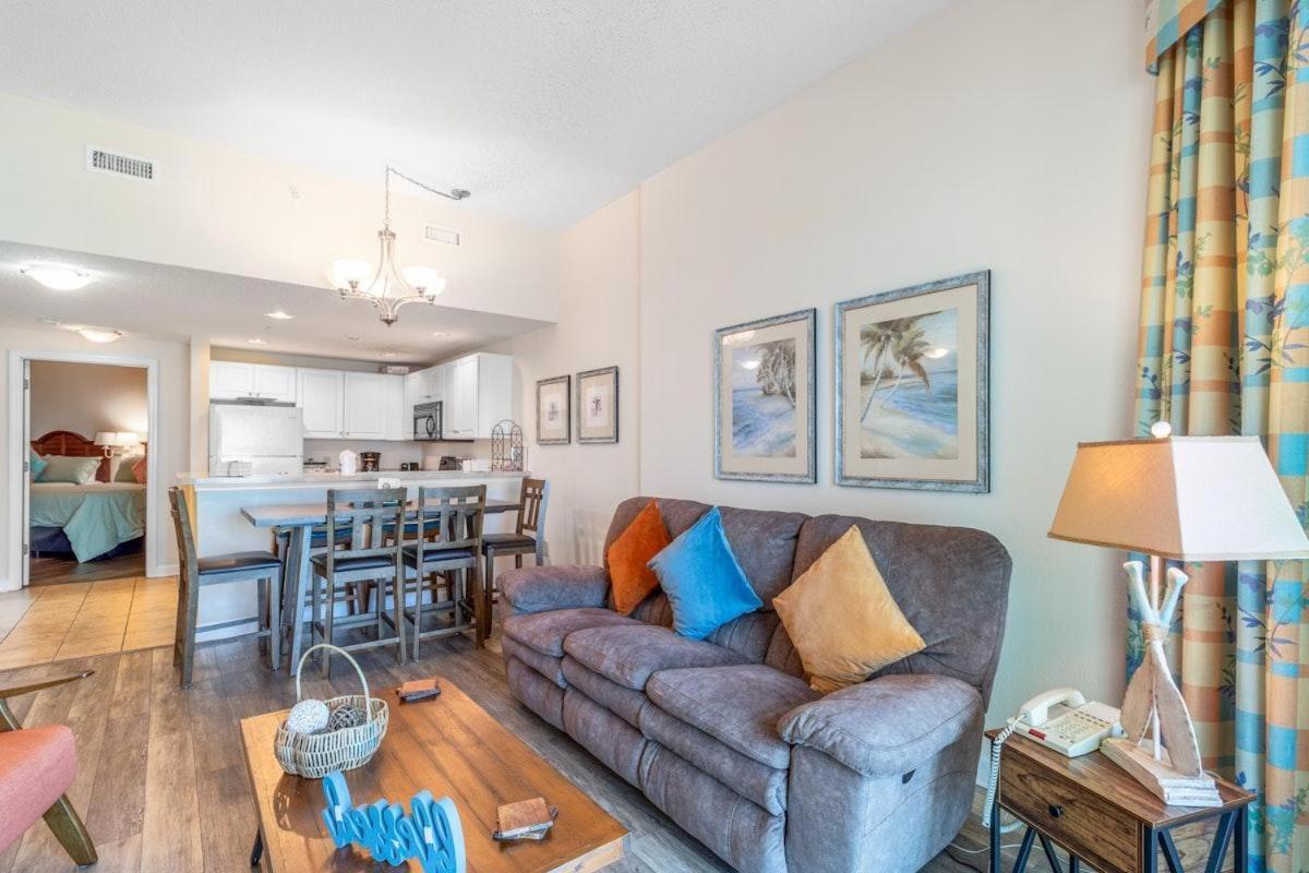 Family Friendly Ocean View Condo, Beachfront Building, Pool And Wifi Included, M Holiday home