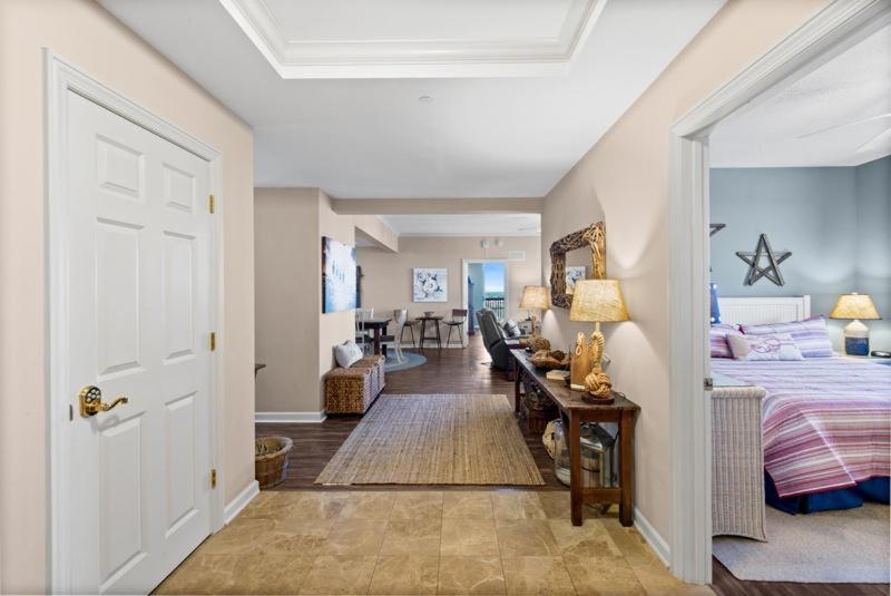 Luxurious Beautifully Decorated Ocean View In Beachfront Building *