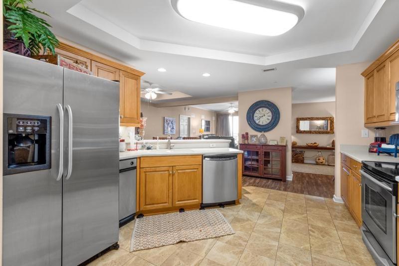 Holiday home Luxurious Beautifully Decorated Ocean View In Beachfront Building