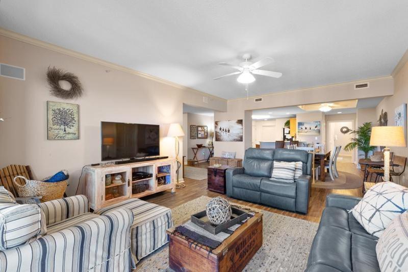 Luxurious Beautifully Decorated Ocean View In Beachfront Building *
