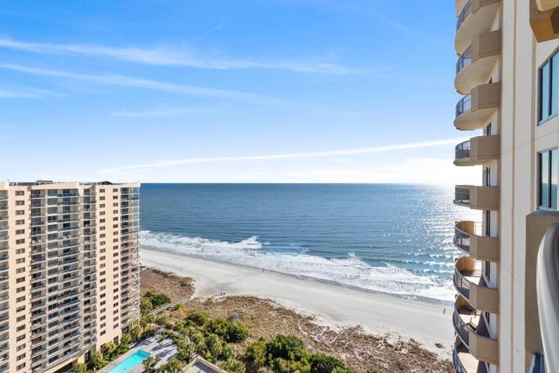 Luxurious Beautifully Decorated Ocean View In Beachfront Building Holiday home