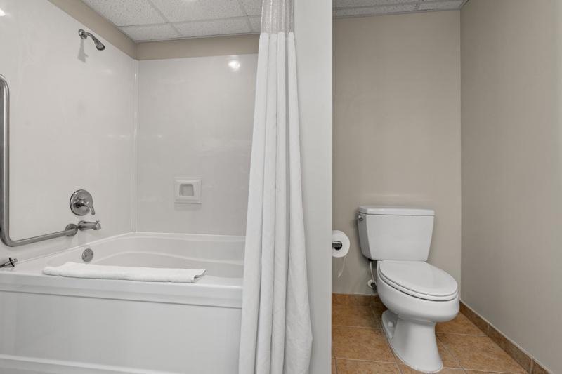 New Holiday Sands 511 Pools, Wifi, 2br Oceanfront Holiday home Myrtle Beach