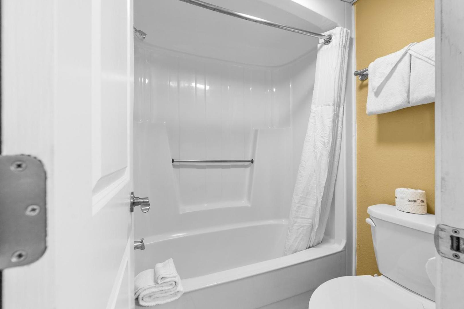 Oceanfront Getaway, Beach Access, Pools Myrtle Beach