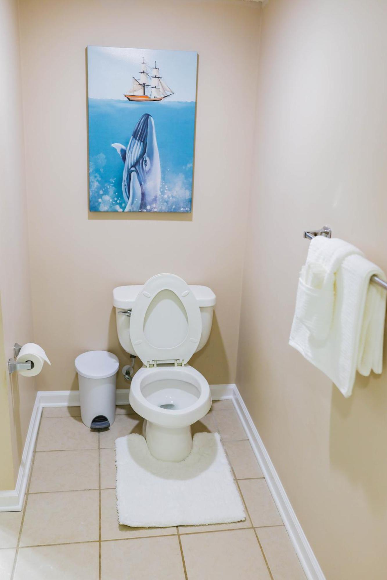 Apartment Waterway Suite! 1050sqft, Ground Floor, Huge Pool!