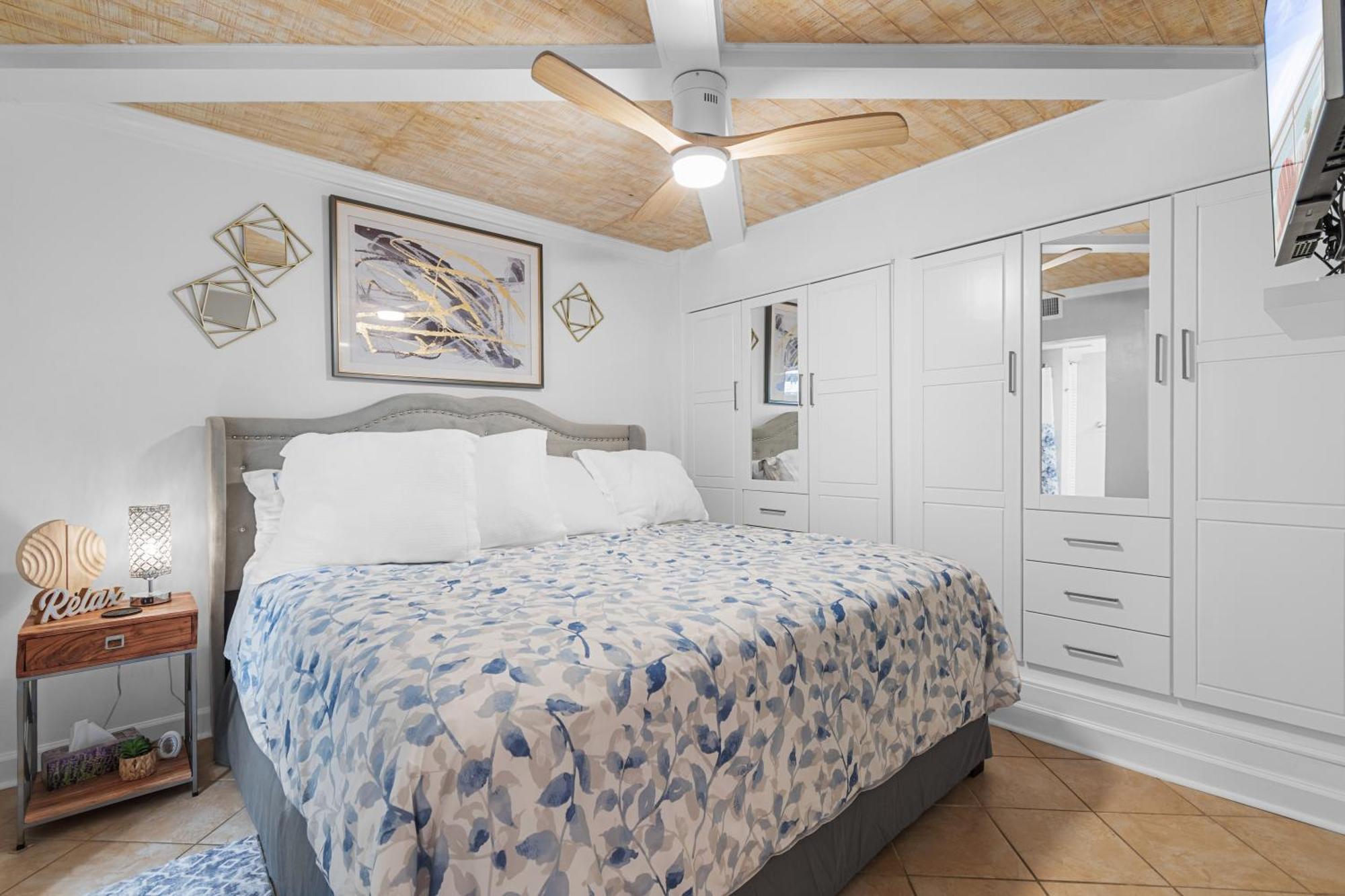 Elegant Oceanfront Escape Apartment
