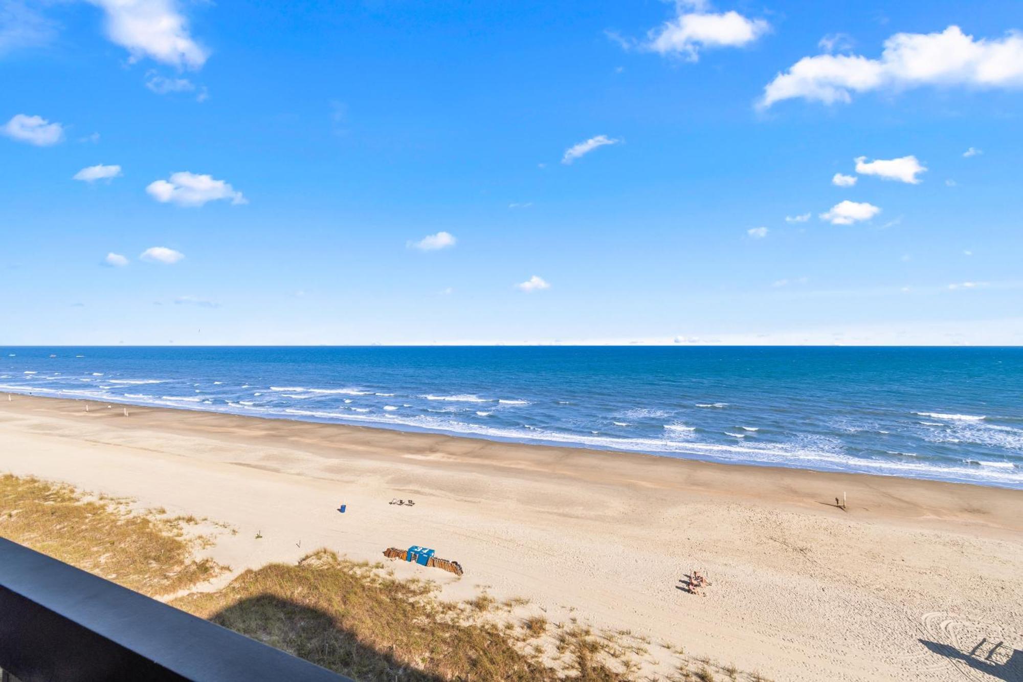 Apartment Elegant Oceanfront Escape *