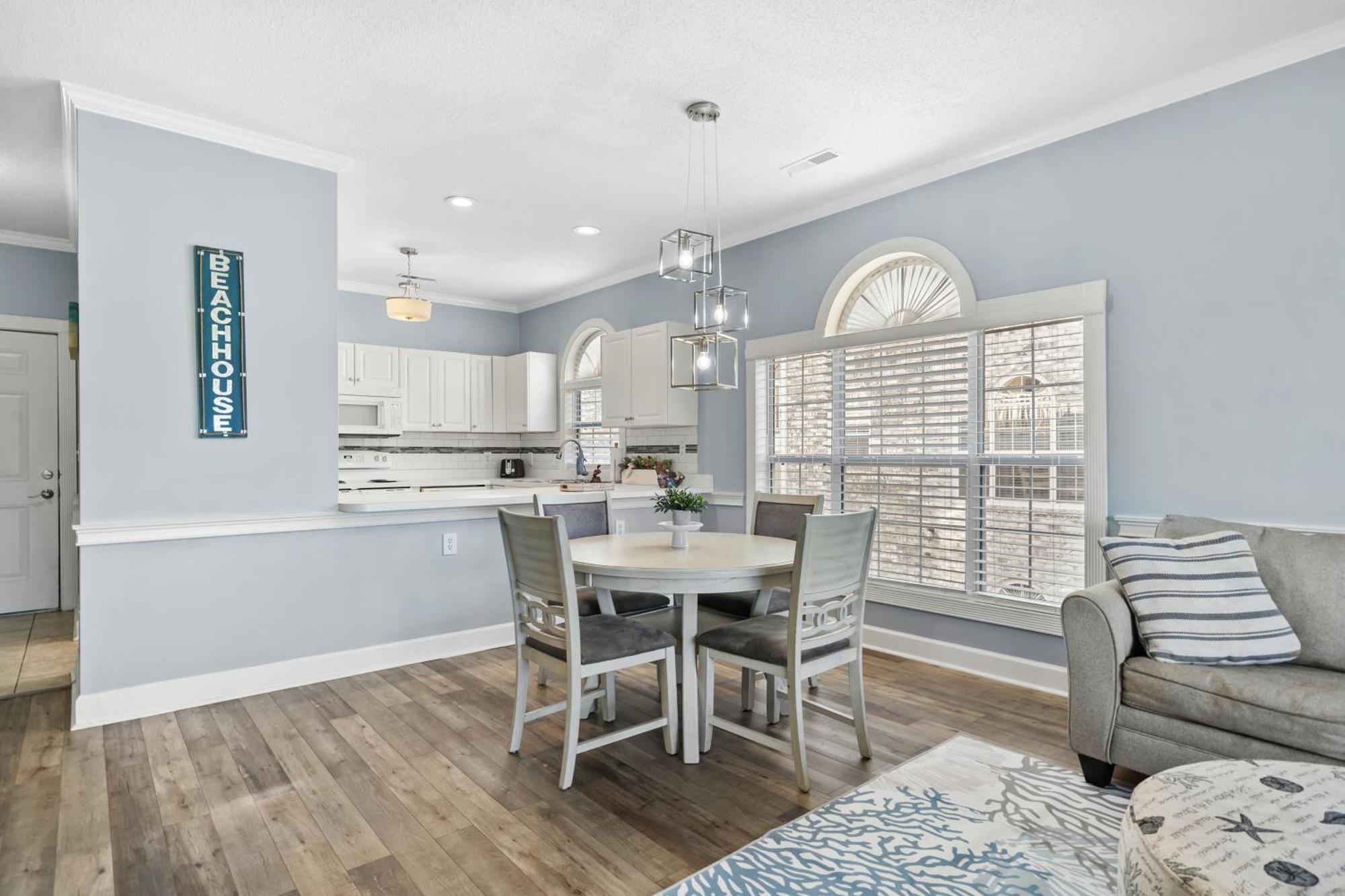 Impeccable Golf View- 4 Bds- Pools - Near Broadway Apartment *
