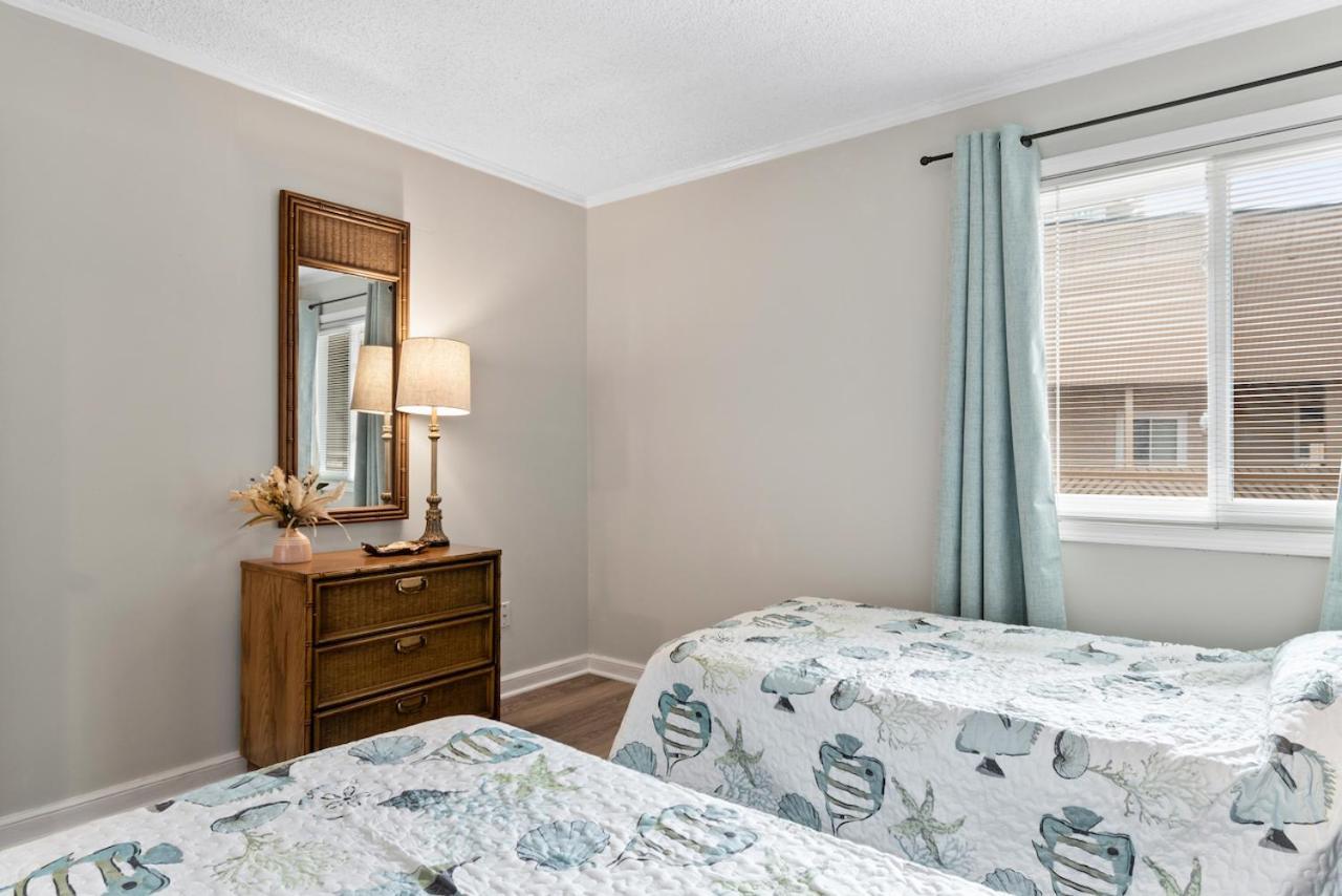 Apartment Pools - Near Main St - Steps Away - Waipani