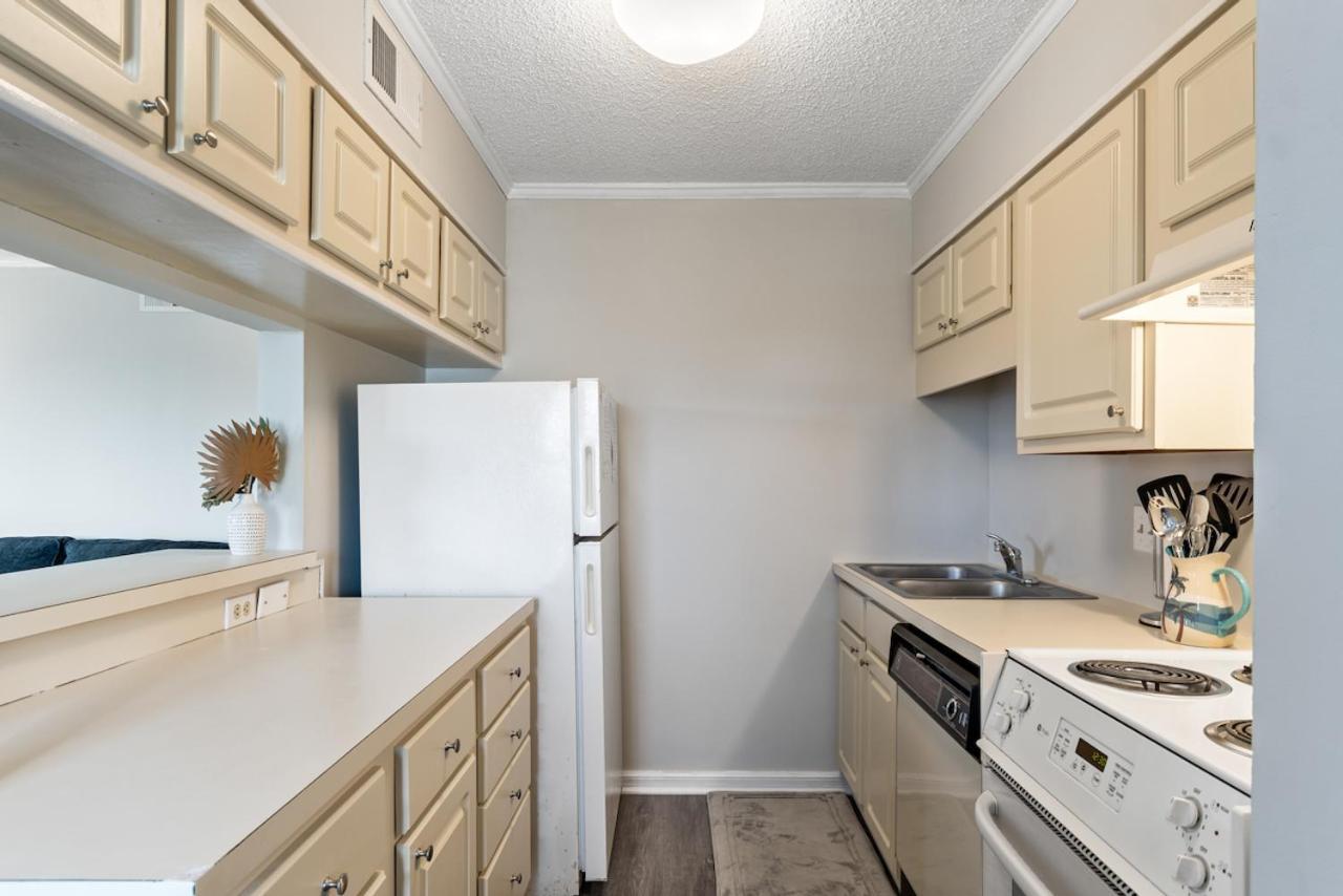 Pools - Near Main St - Steps Away - Waipani Apartment *