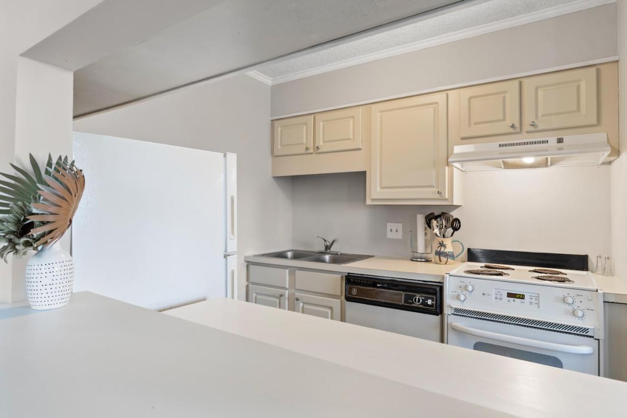 Apartment Pools - Near Main St - Steps Away - Waipani *