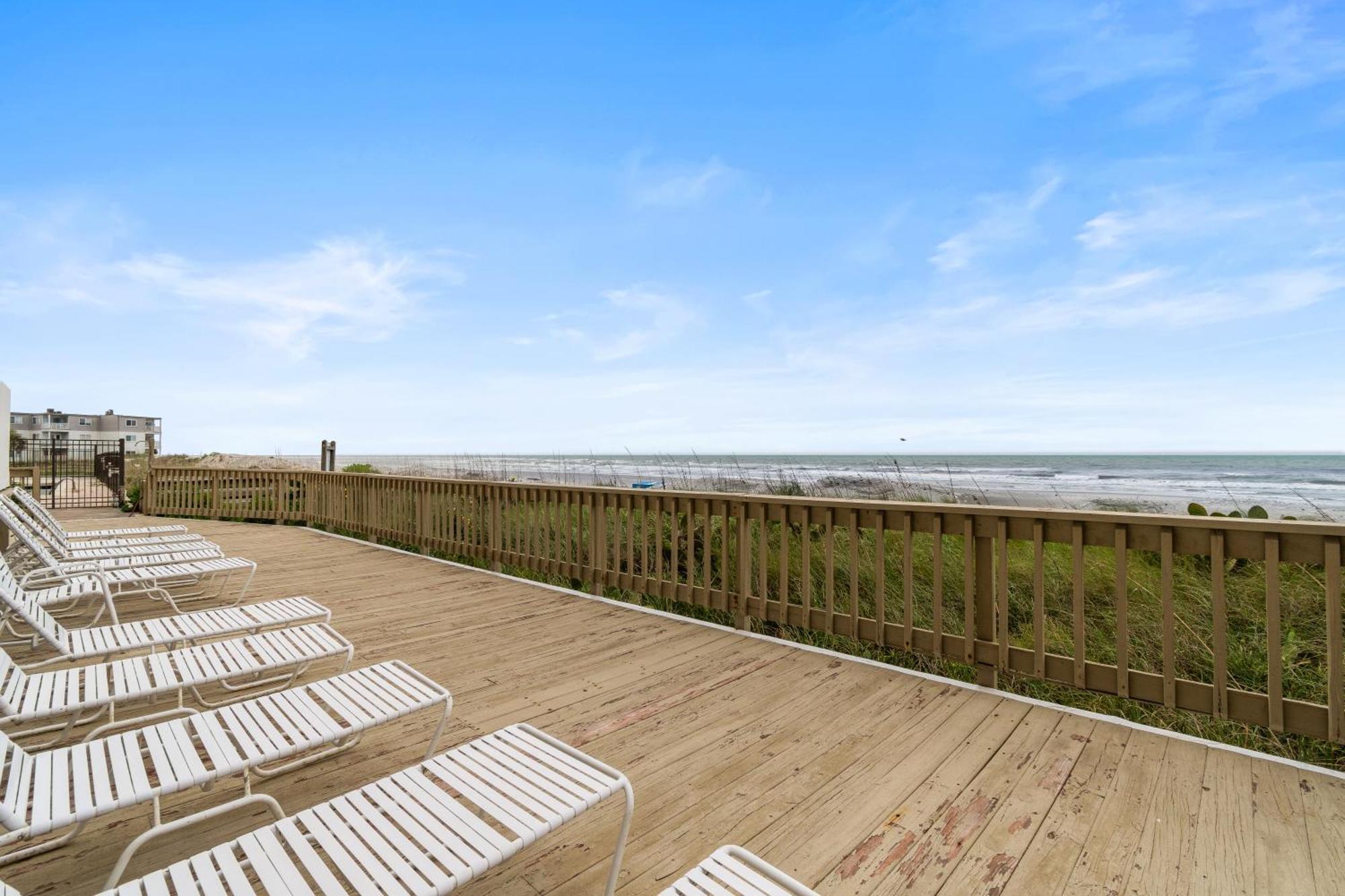 Luxurious Beachfront At Sea Marsh Ii *