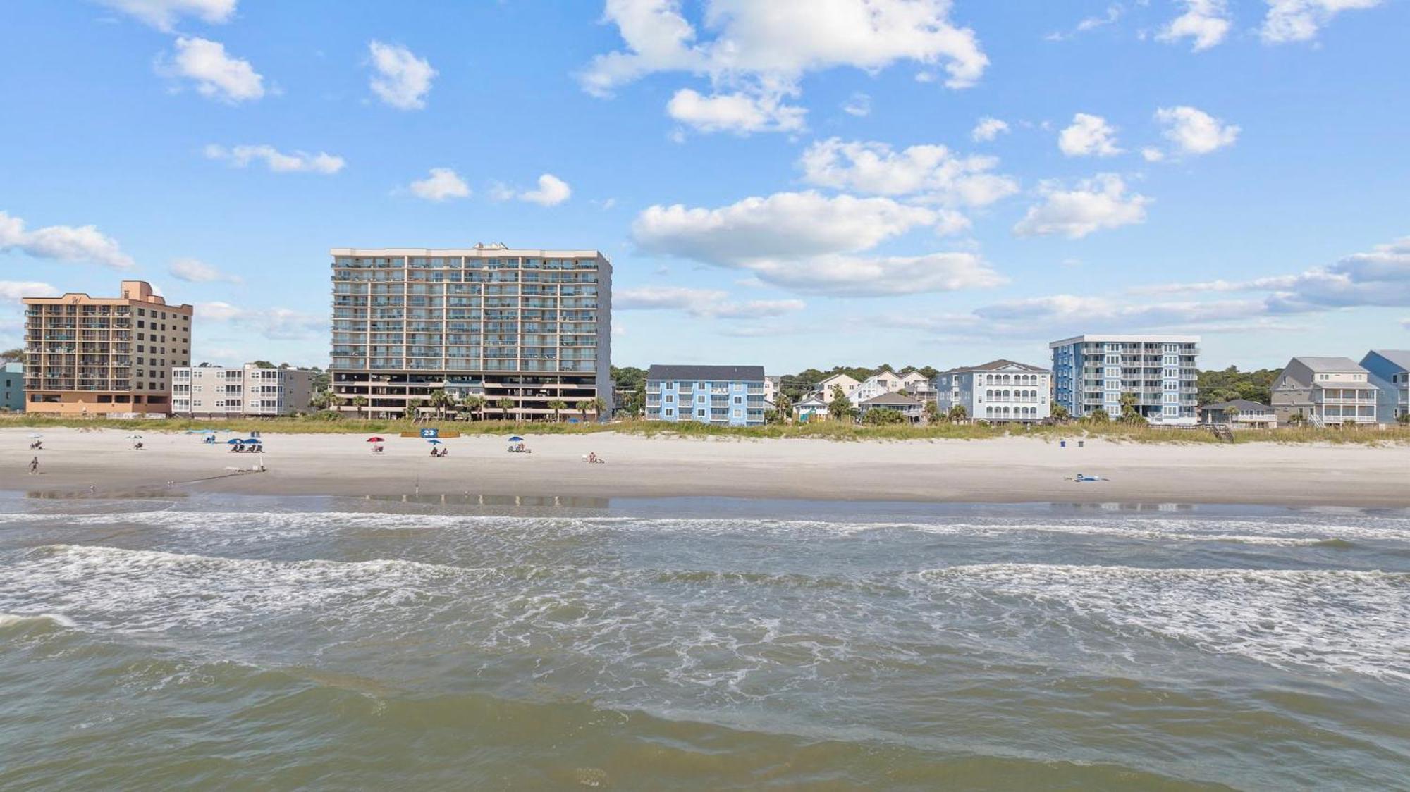Sunrise Views- Pool - 4 Bds- 3 Bedroom Oceanfront Charm Apartment *