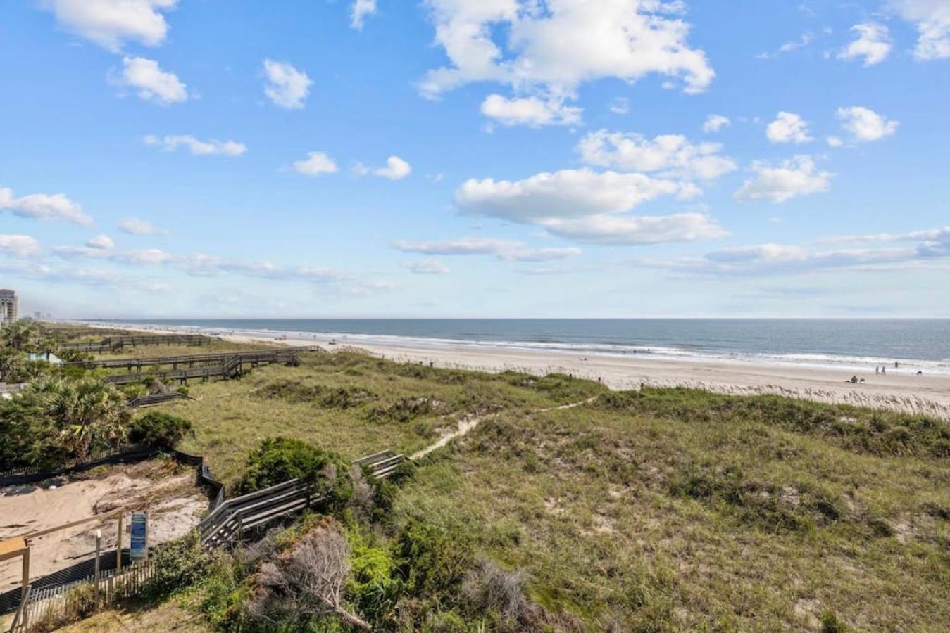 Sunrise Views- Pool - 4 Bds- 3 Bedroom Oceanfront Charm Apartment Myrtle Beach