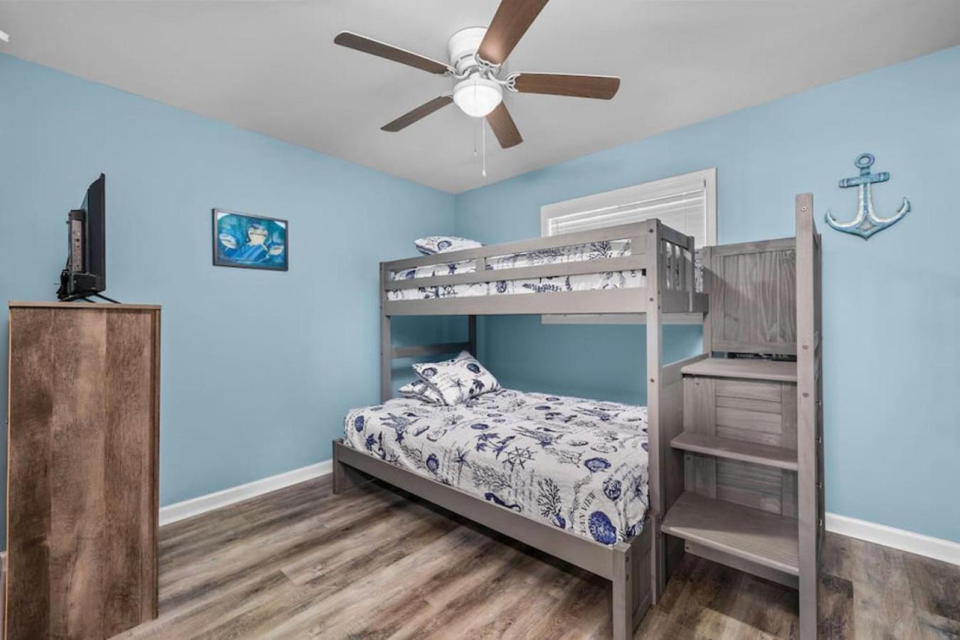 Sunrise Views- Pool - 4 Bds- 3 Bedroom Oceanfront Charm Myrtle Beach