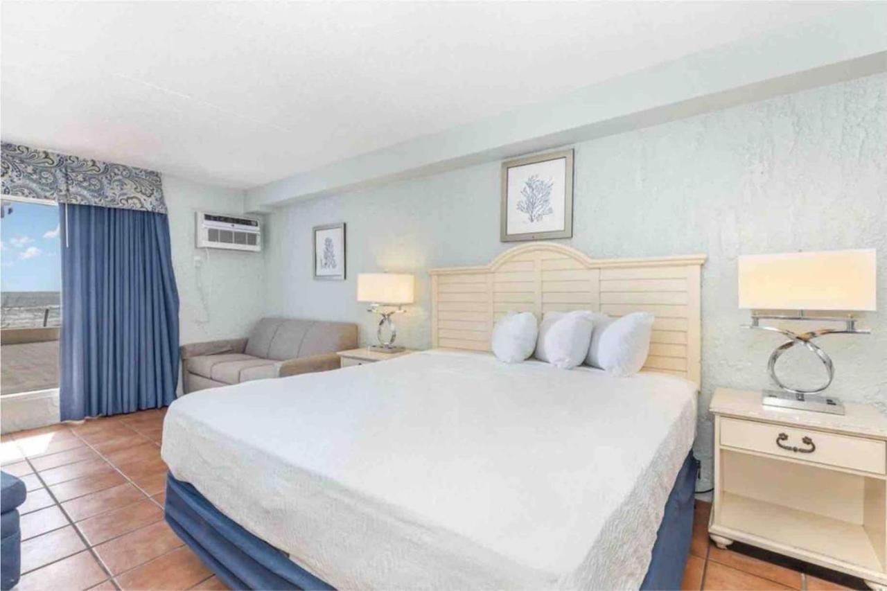 Oceanfront. Ground Floor. Easily Accessible. Apartment